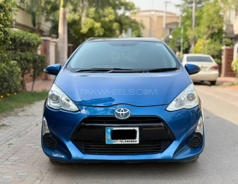 Toyota Aqua 2015 for Sale in Multan Image-1