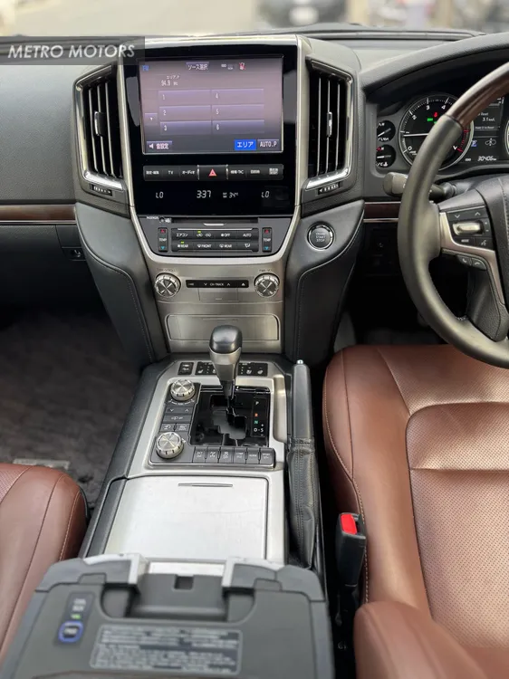 Toyota Land Cruiser 2017 for Sale in Lahore Toyota Land Cruiser 2017 for Sale in Lahore Image-8