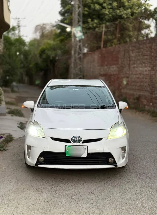 Toyota Prius 2013 for Sale in Lahore Image-1