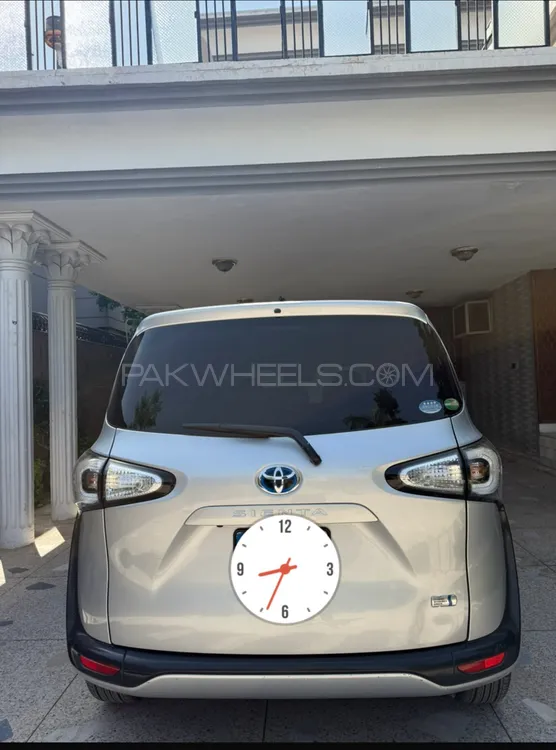 Toyota Sienta 2016 for Sale in Peshawar Image-1