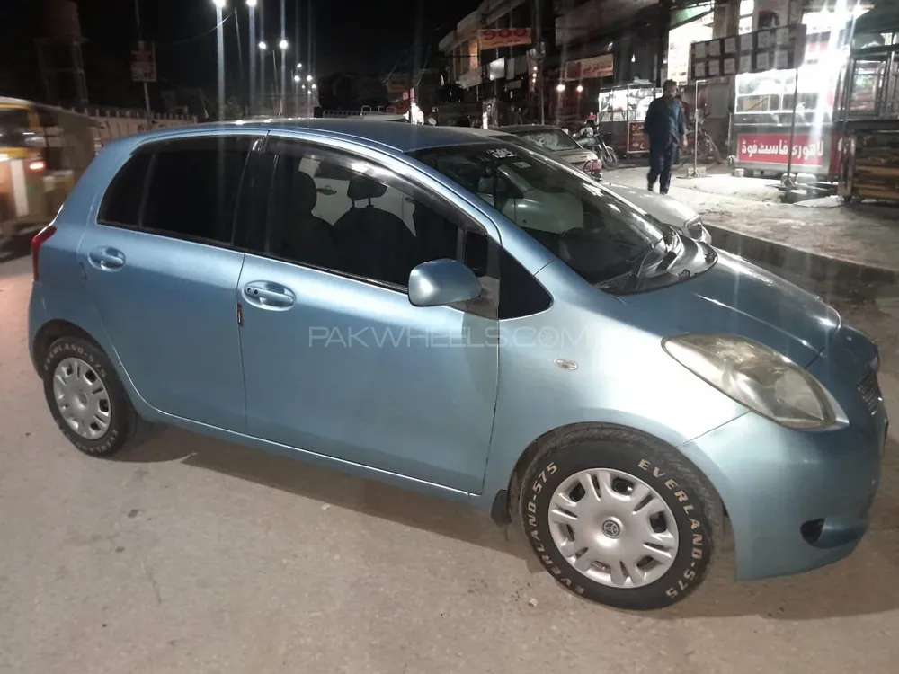 Toyota Vitz 2005 for Sale in Mardan Image-1
