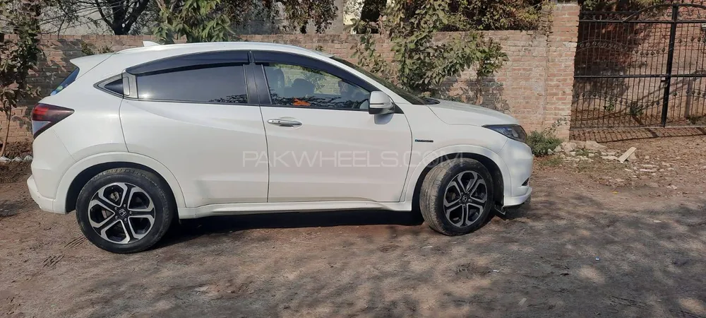 Honda Vezel 2014 for Sale in Sialkot Image-1