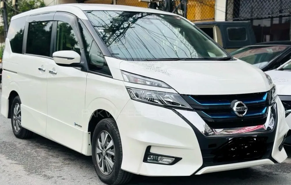Nissan Serena 2018 for Sale in Lahore Image-1