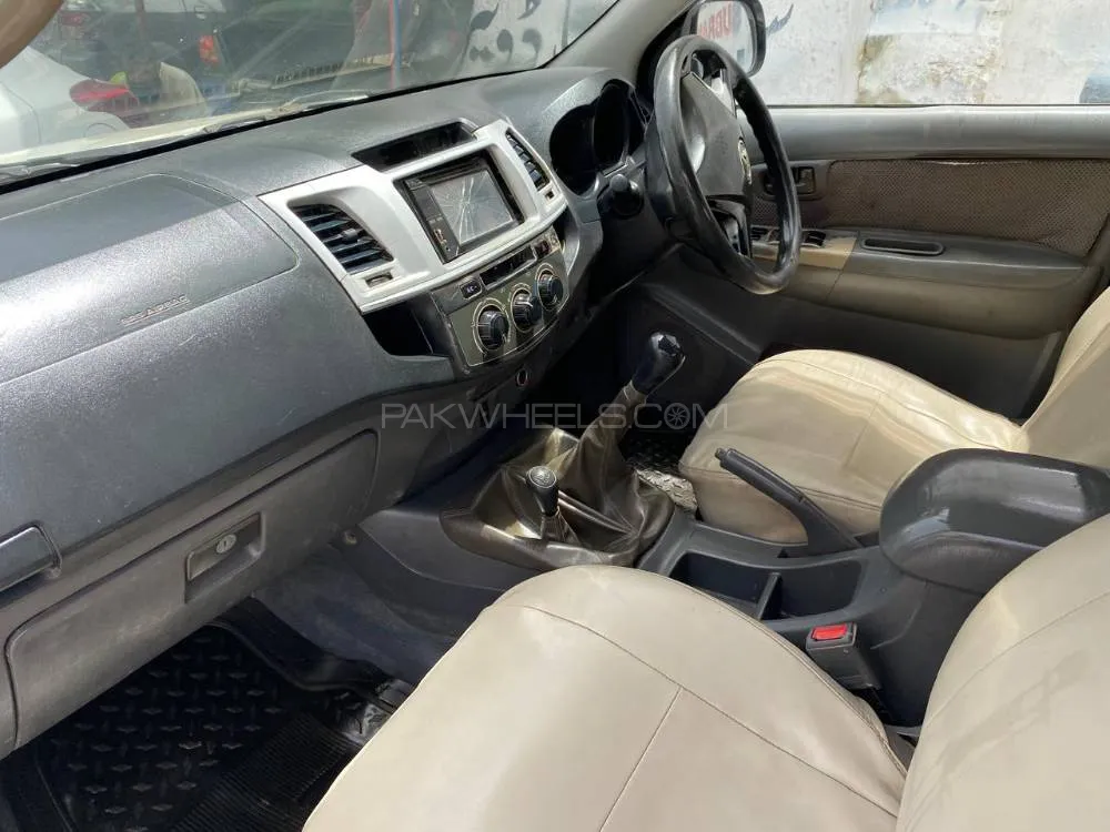 ٹویوٹا ہائیلکس 2011 for Sale in کراچی ٹویوٹا ہائیلکس 2011 for Sale in کراچی Image-9