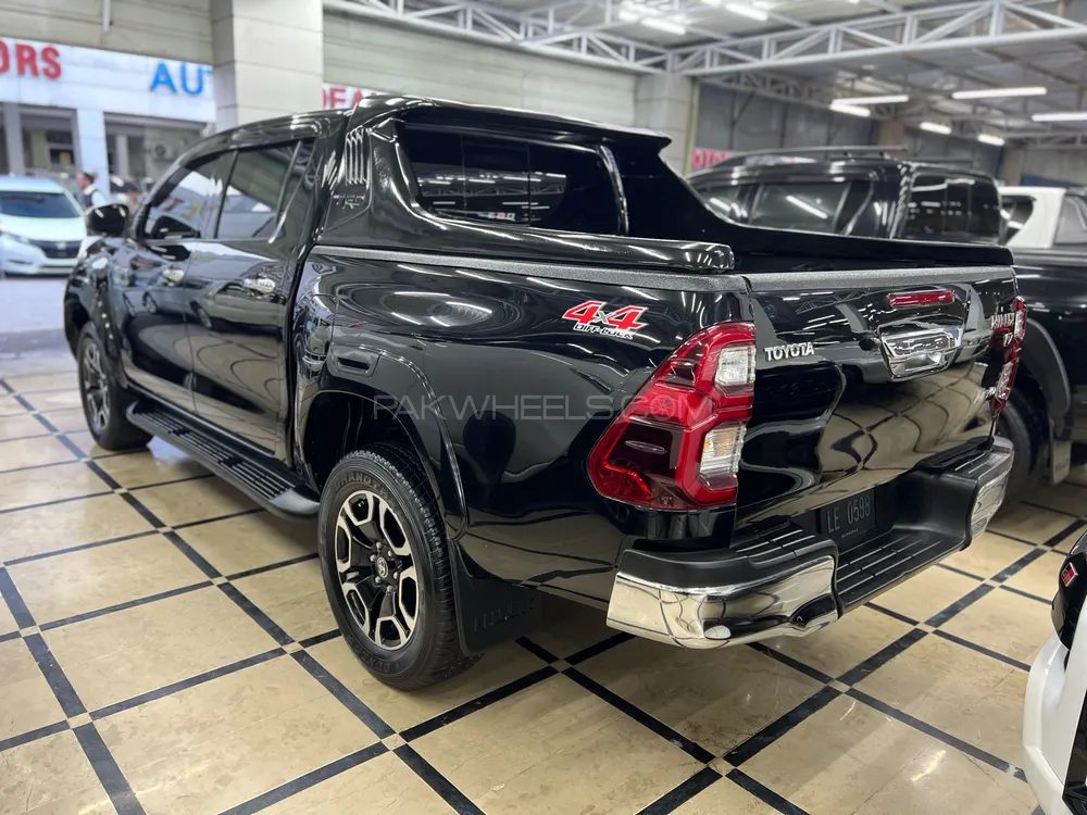 Toyota Hilux 2021 for Sale in Peshawar Toyota Hilux 2021 for Sale in Peshawar Image-5