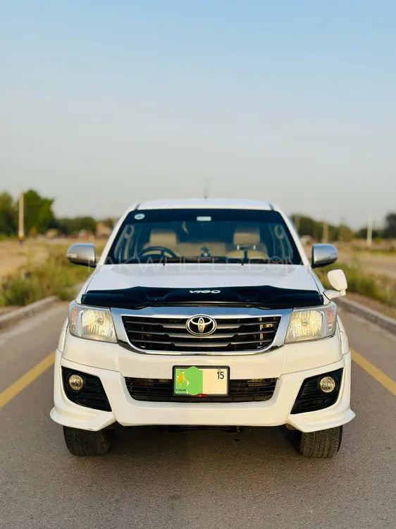 Toyota Hilux 2014 for Sale in Toba Tek Singh Toyota Hilux 2014 for Sale in Toba Tek Singh Image-2