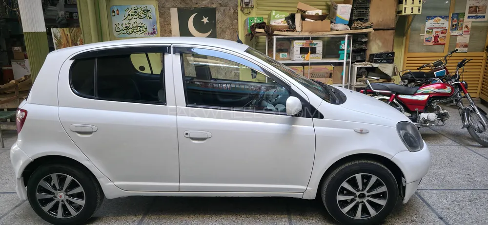 Toyota Vitz 2000 for Sale in Kohat Image-1
