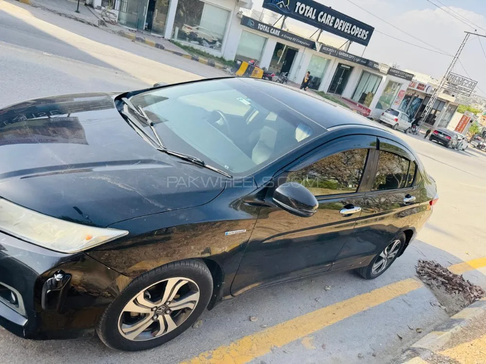 Honda Grace Hybrid 2014 for Sale in Islamabad Image-1