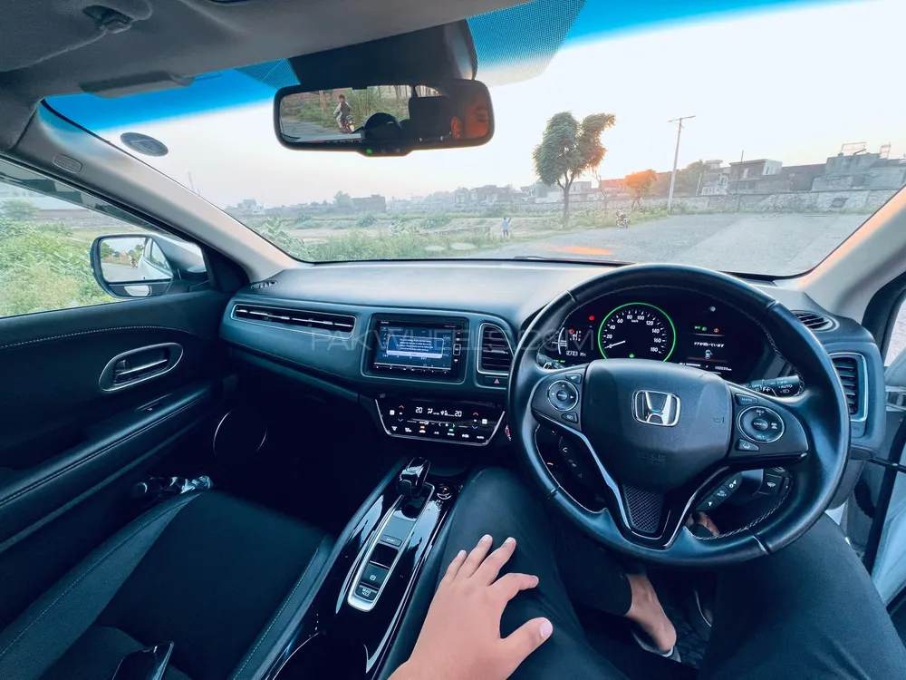 Honda Vezel 2018 for Sale in Lahore Image-1