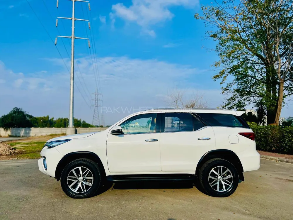 Toyota Fortuner 2021 for Sale in Sialkot Image-1