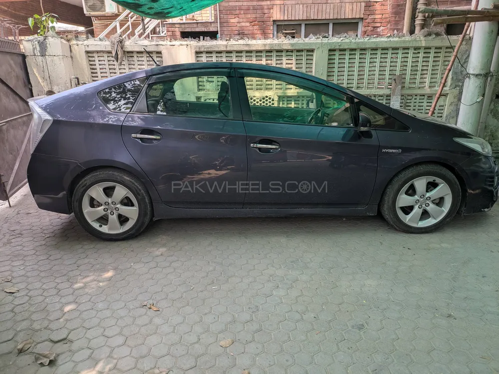 Toyota Prius 2010 for Sale in Lahore Image-1
