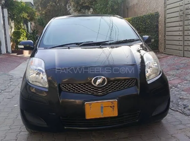Toyota Vitz 2009 for Sale in Multan Image-1
