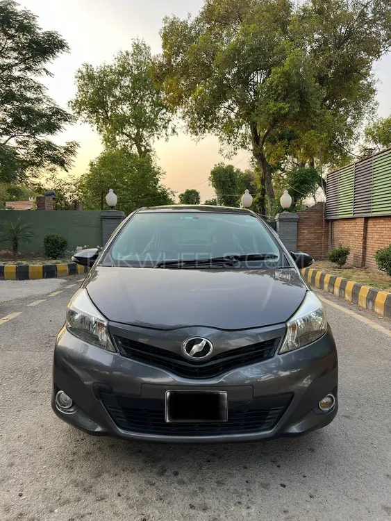 Toyota Vitz 2011 for Sale in Peshawar Image-1