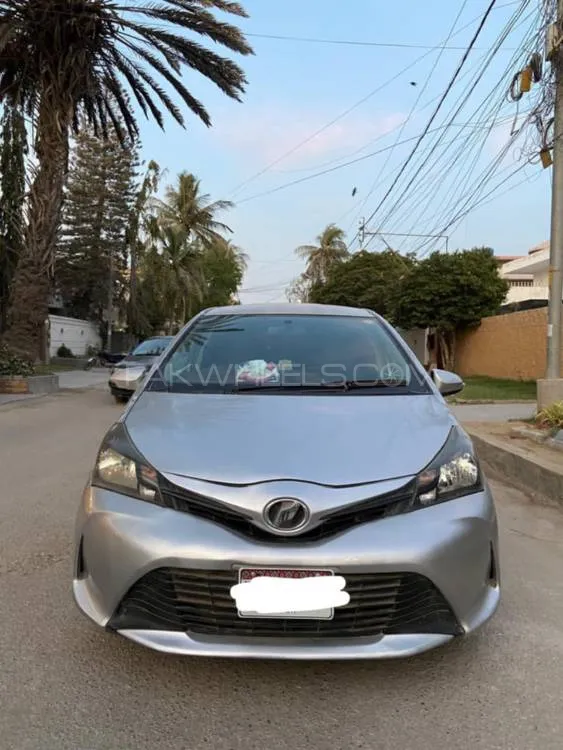 Toyota Vitz 2015 for Sale in Karachi Image-1
