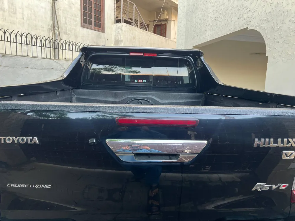 Toyota Hilux 2021 for Sale in Karachi Image-1