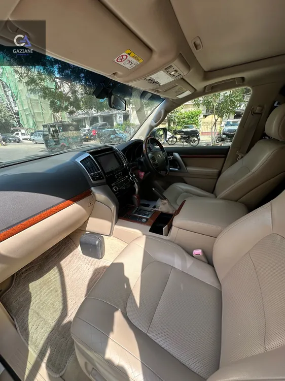 Toyota Land Cruiser 2013 for Sale in Karachi Toyota Land Cruiser 2013 for Sale in Karachi Image-9