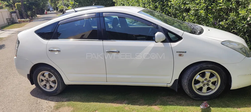 Toyota Prius 2010 for Sale in Lahore Image-1