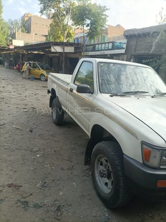 Toyota Hilux 1998 for Sale in Swat Image-1