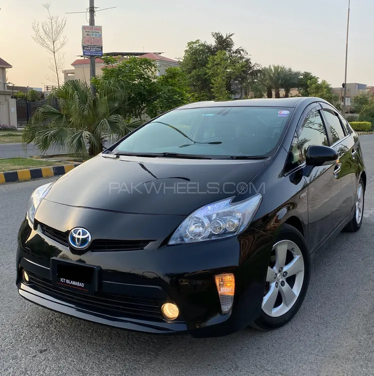 Toyota Prius 2015 for Sale in Lahore Image-1