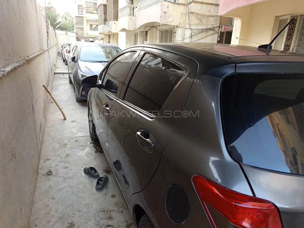 Toyota Vitz 2011 for Sale in Karachi Image-1