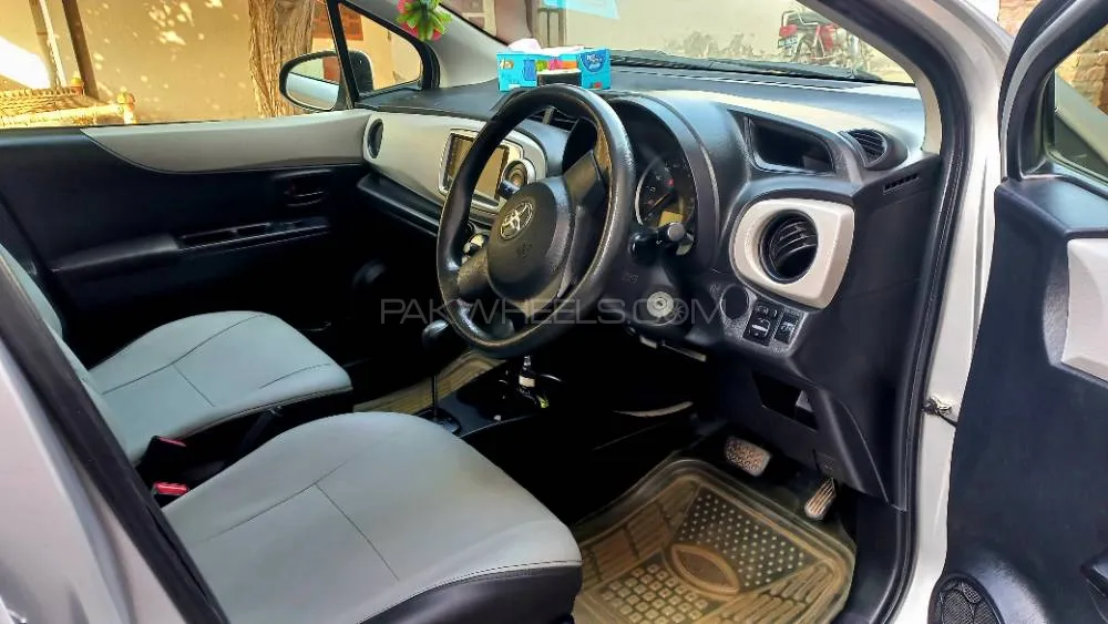 Toyota Vitz 2013 for Sale in Islamabad Image-1
