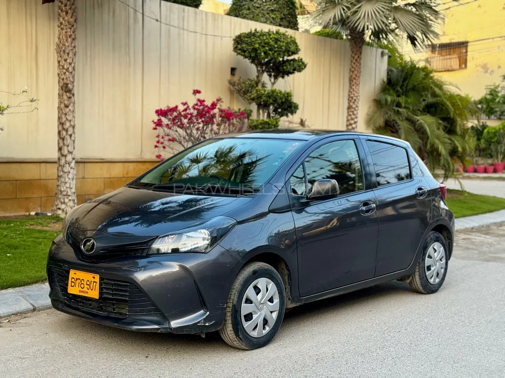 Toyota Vitz 2014 for Sale in Karachi Image-1