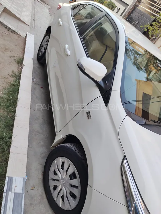 Toyota Yaris Sedan 2021 for Sale in Faisalabad Image-1