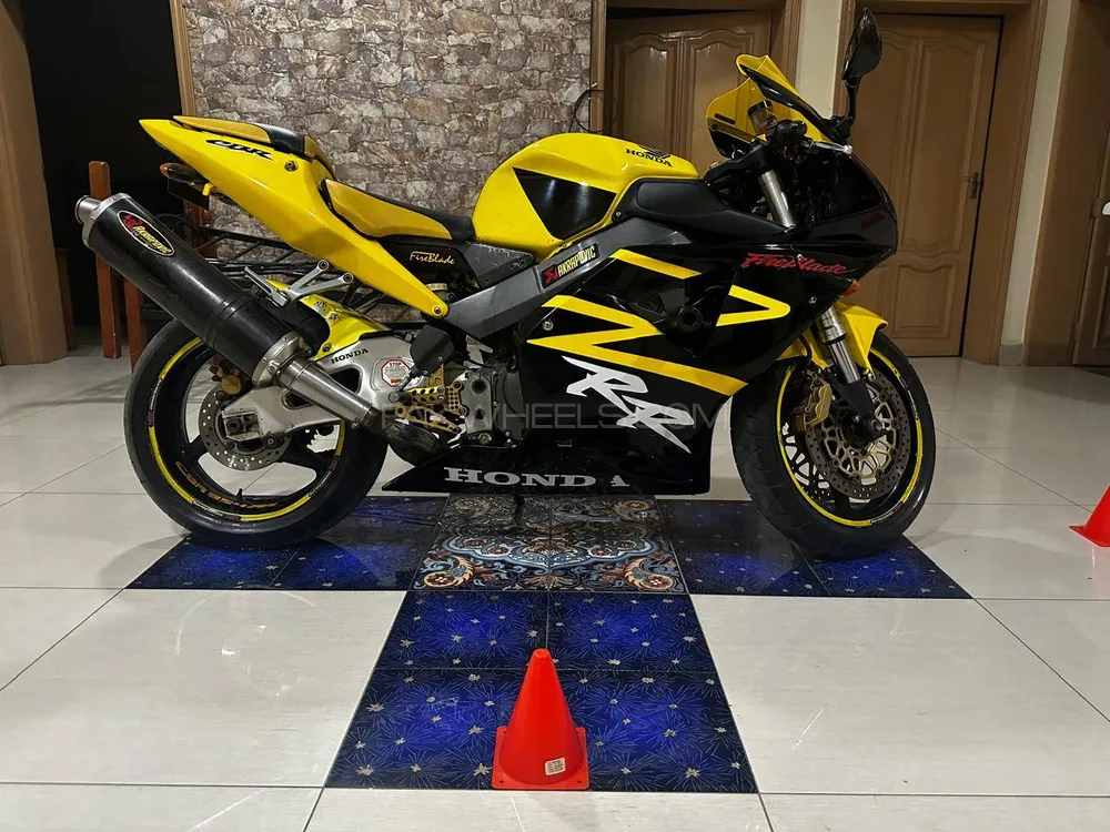 Honda CBR 1000RR 2005 for Sale Image-1