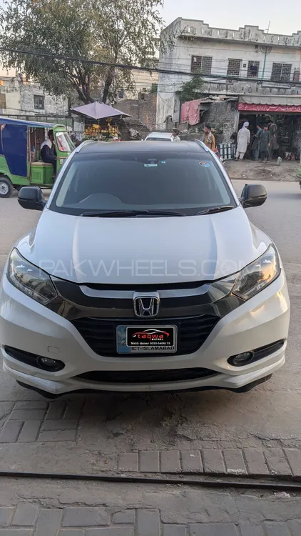 Honda Vezel 2014 for Sale in Islamabad Image-1
