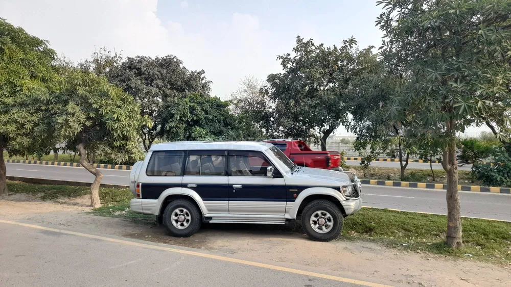 مٹسوبیشی پجیرو 1994 for Sale in لاہور Image-1
