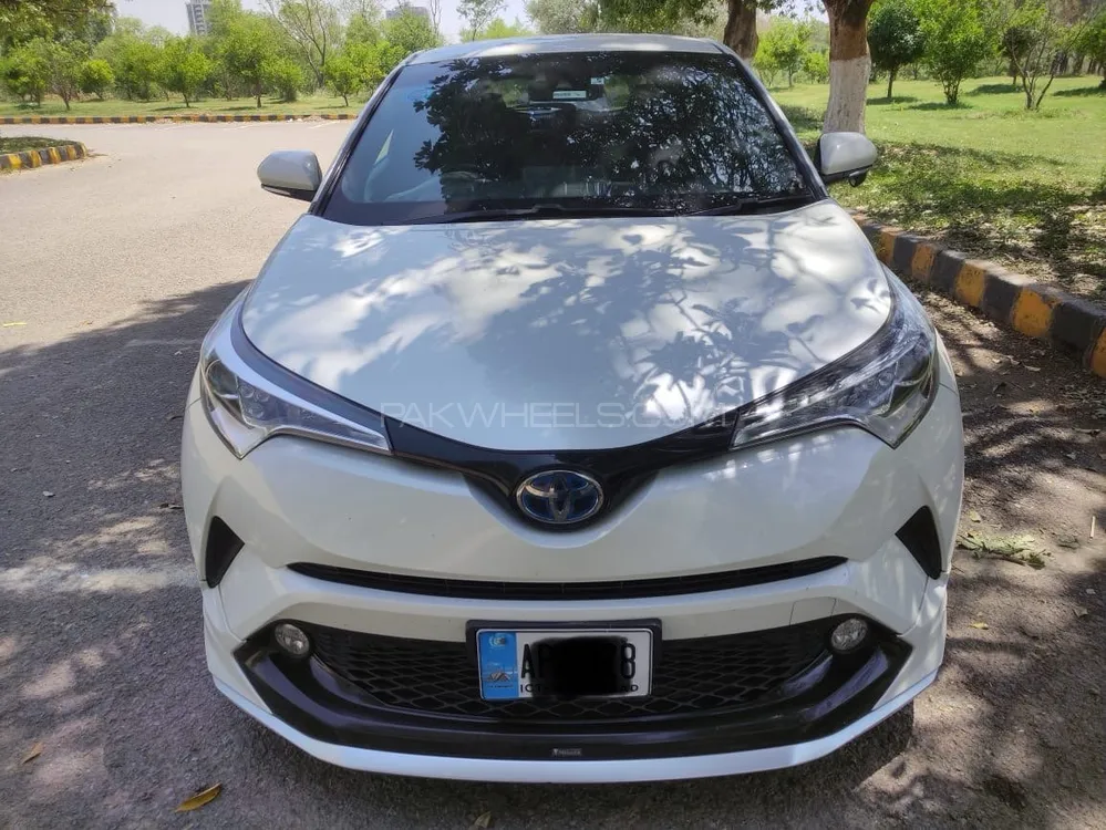 Toyota C-HR 2017 for Sale in Islamabad Image-1