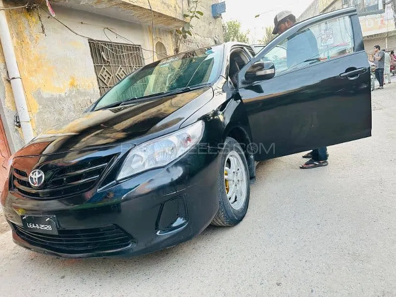 Toyota Corolla 2011 for Sale in Lahore Image-1