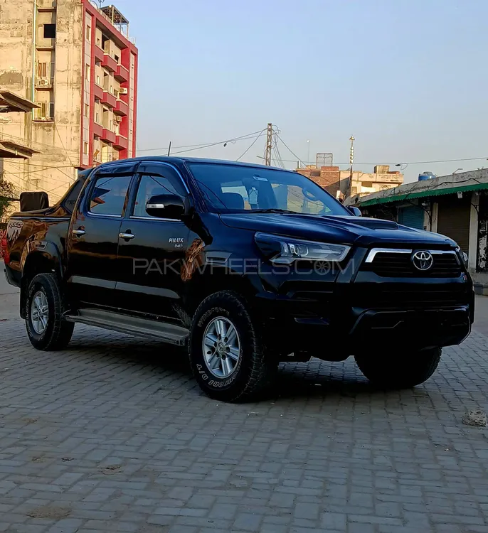 Toyota Hilux 2013 for Sale in Lahore Image-1