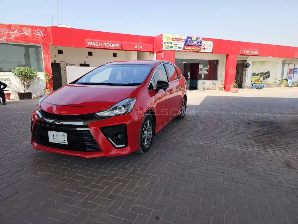 Toyota Prius Alpha 2015 for Sale in Lahore Image-1
