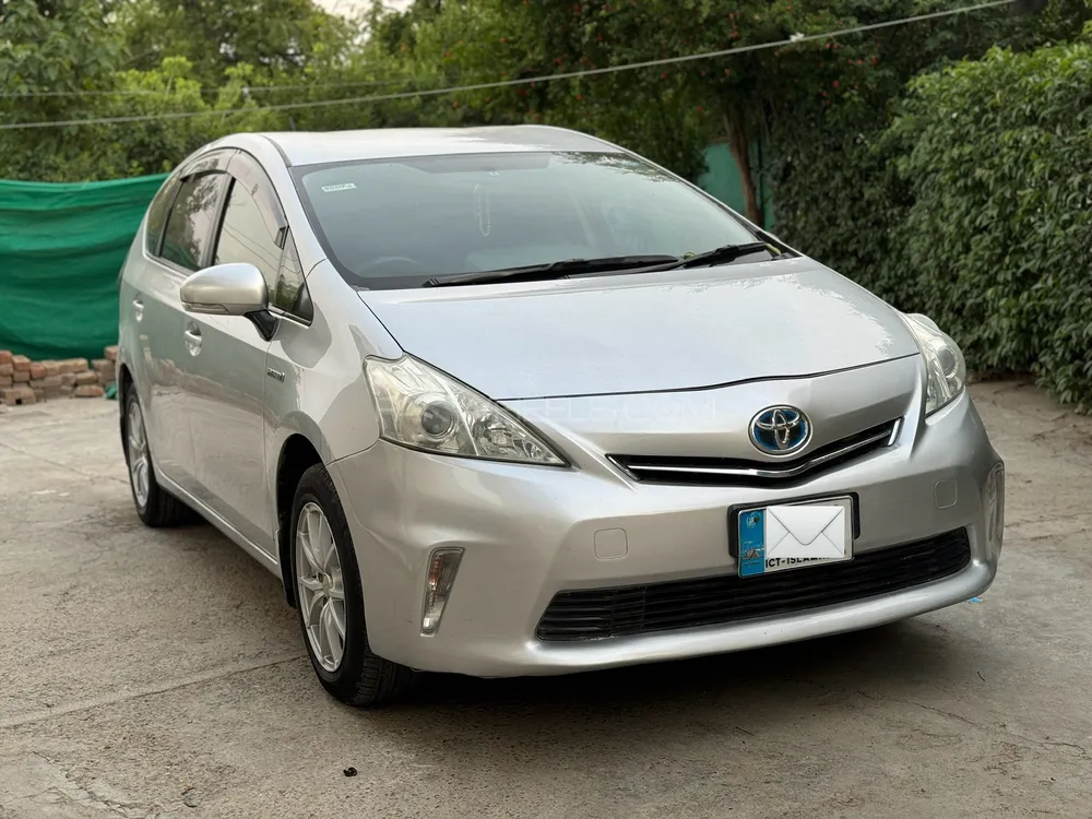 Toyota Prius Alpha 2012 for Sale in Islamabad Image-1