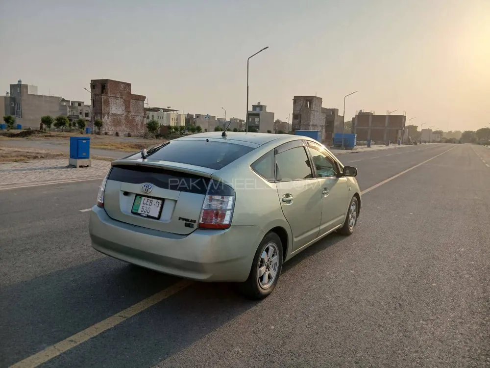 Toyota Prius 2007 for Sale in Lahore Image-1