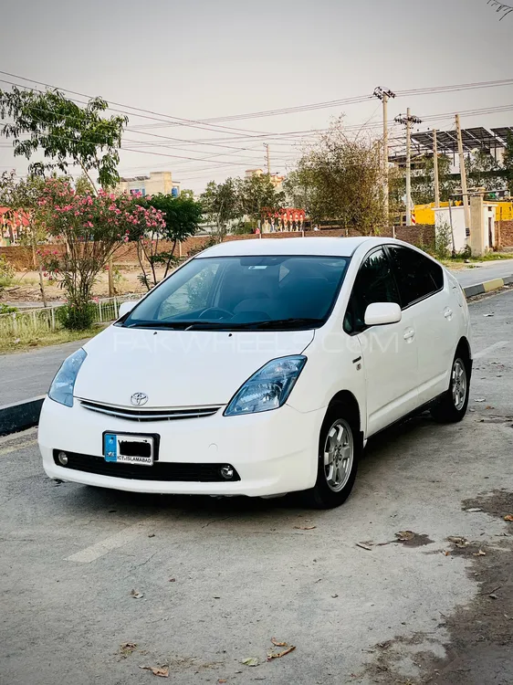 Toyota Prius 2007 for Sale in Lahore Image-1