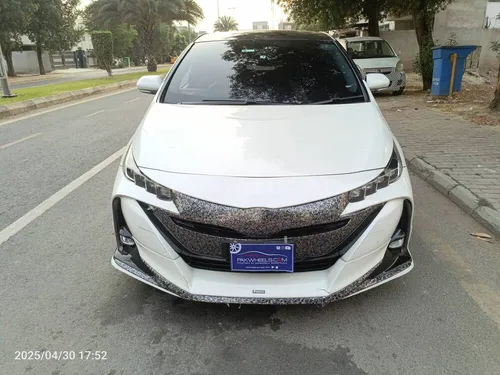 Slide toyota prius phv plug in hybrid 2017 120857081