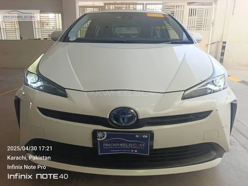 Slide toyota prius s 28 2021 120856965