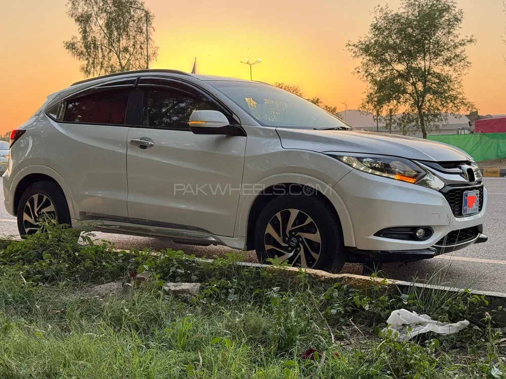 Honda Vezel 2015 for Sale in Islamabad Image-1