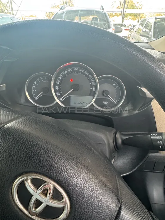 Toyota Corolla 2015 for Sale in Karachi Image-1