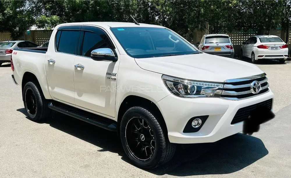 Toyota Hilux 2021 for Sale in Karachi Image-1
