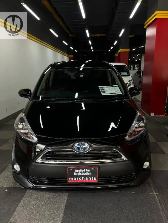 Toyota Sienta 2018 for Sale in Karachi Image-1