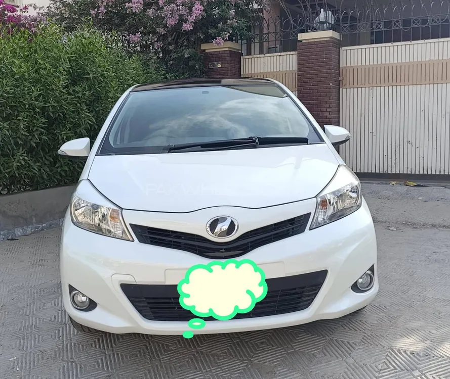 Toyota Vitz 2014 for Sale in Karachi Image-1