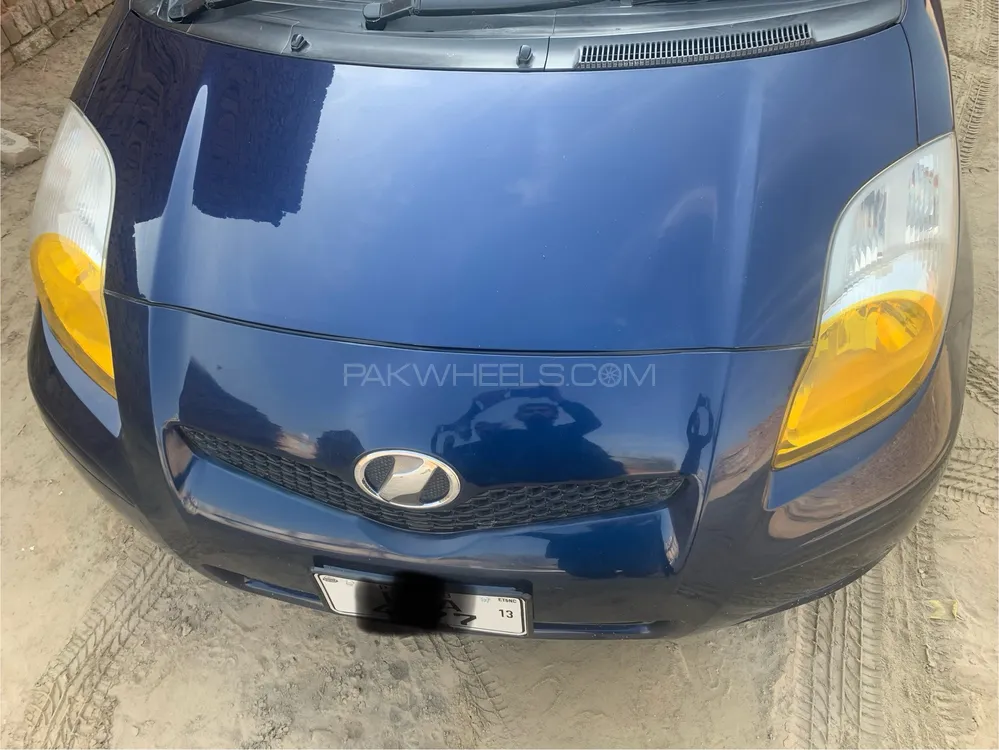 Toyota Vitz 2013 for Sale in Sahiwal Image-1