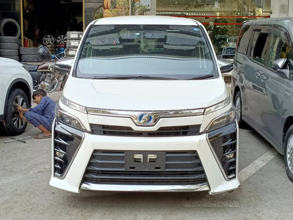 Toyota Voxy 2018 for Sale in Islamabad Image-1