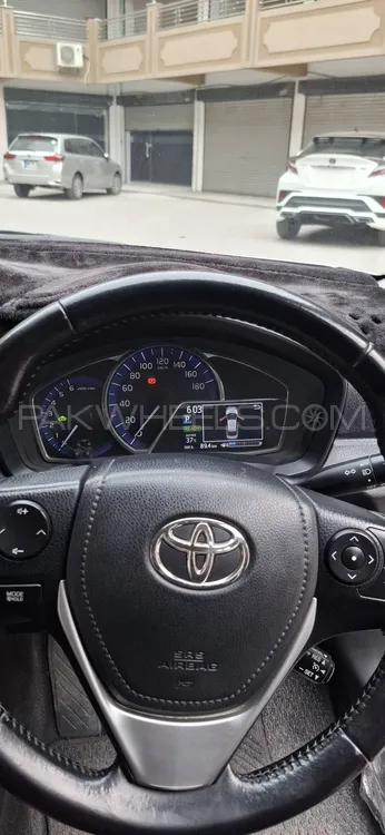 Toyota Corolla Axio 2017 for Sale in Peshawar Image-1