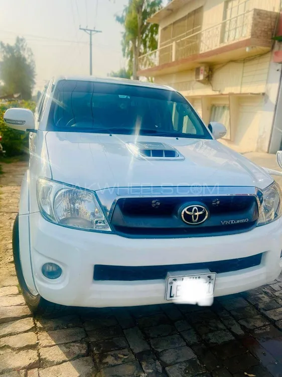Toyota Hilux 2011 for Sale in Bahawalpur Image-1