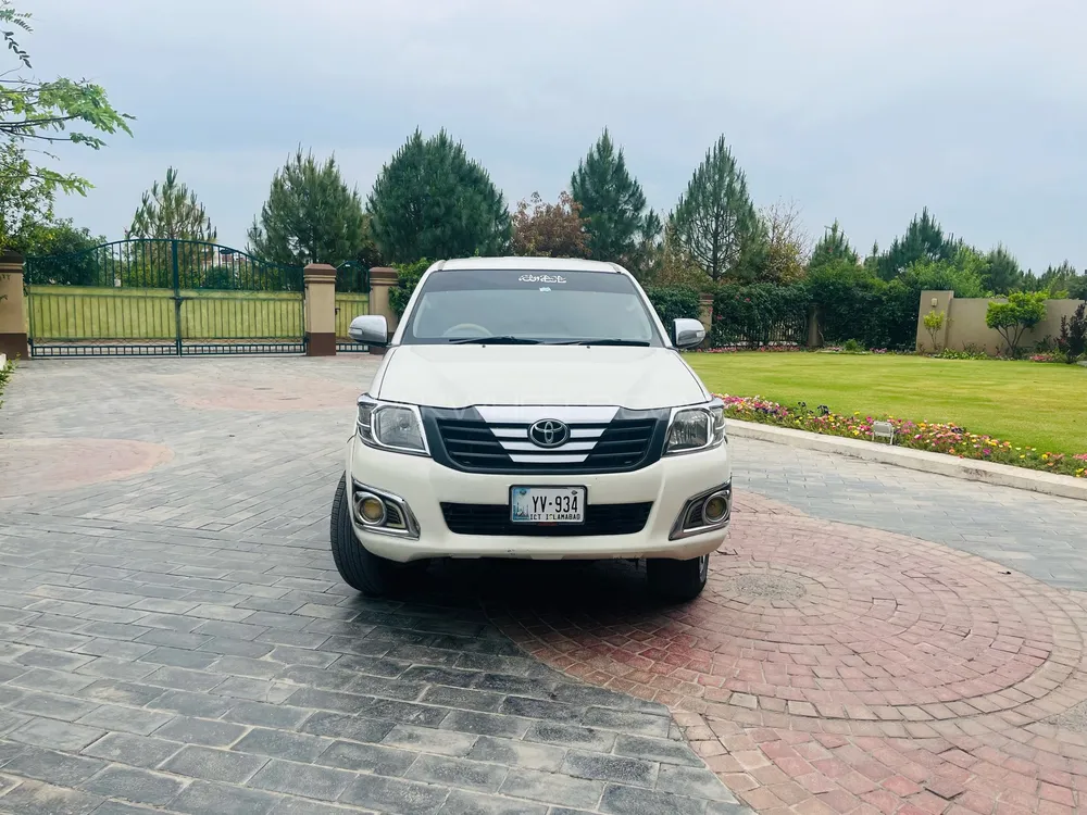 Toyota Hilux 2013 for Sale in Islamabad Image-1