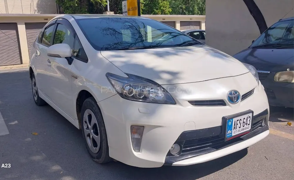Toyota Prius 2011 for Sale in Lahore Image-1